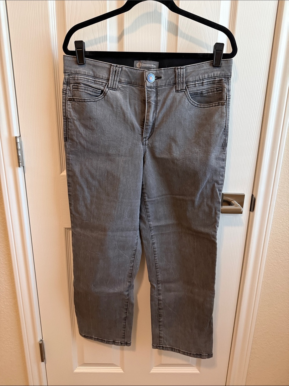 Democracy Gray Cropped Straight-Leg Jeans